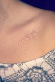 Bello e bellissimo tatuaggio invisibile sulle donne