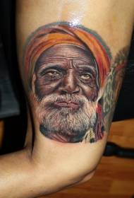 Realistisk skjegg av farget skjegg gammel mann tatovering
