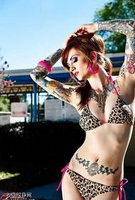 Model de tatuaj de femeie de burtă