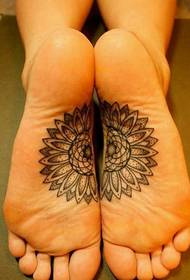 Unic model de tatuaj al personalității floarea-soarelui