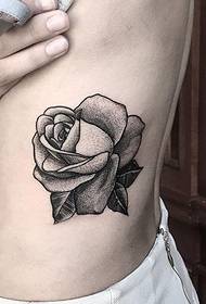 Tato hazo rofia mainty eo amin'ny ankihibenany
