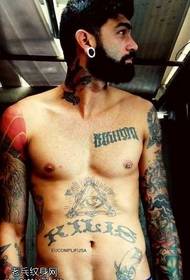 Sexy anglický muž tetovanie vzor