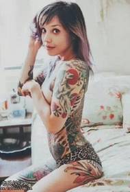 Eurooppalainen ja amerikkalainen tyyli seksikäs tyttö persoonallisuus tatuointi malli