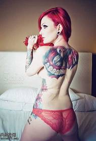 Seksi crveni uzorak žene tetovaža