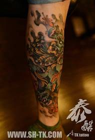 Raffreddare popolare modello di tatuaggio del leone Tang sulle gambe