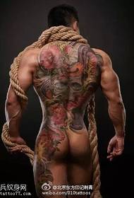 Сексуальный мускулистый мужской властный рисунок татуировки