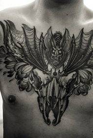 Modello tatuaggio tatuaggio testa di pecora pipistrello popolare petto anteriore popolare maschile