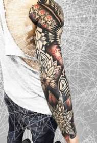 zestaw kolorowych ramion kwiatowych totemów i innych tatuaży odpowiednich dla mężczyzn