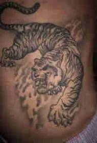Tatuaggio totem di tigre immagine del tatuaggio del totem della tigre della vita della punta del maschio