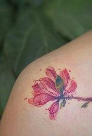 愛の花と美しい女性に適した花のタトゥーパターンのセット