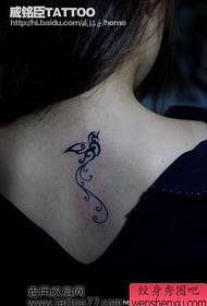 Wzór tatuażu ptak girllike totem