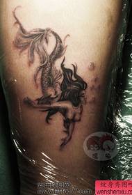 Smukt populært ben havfrue tatoveringsmønster