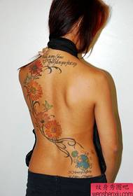 Modello di tatuaggio della margherita della vite posteriore