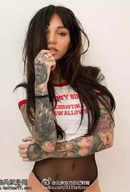Modello di tatuaggio di personalità di una ragazza europea e americana
