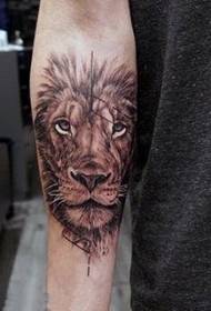 Lion King Tattoo Prepotente e vivido Lion King Tattoo Pattern