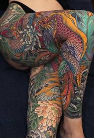 et fargerikt Phoenix tatoveringsmønster som får folk til å skrike