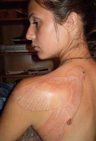 Modello di tatuaggio bianco spalla colomba della pace femminile