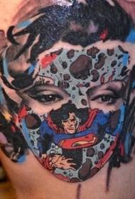 Tatuatge retrat femení de color còmic estil d'espatlla