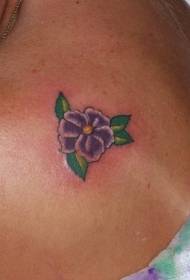 Modello di tatuaggio fiore viola spalla femminile