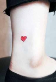 Modello di tatuaggio piccolo e delicato