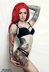 Europska i američka seksi tetovaža ženske crvene kose