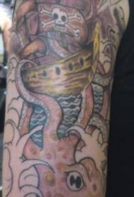 Vai tàu cướp biển màu và hình xăm quái vật biển