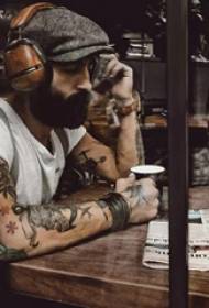 Modello di tatuaggio classico di moda europea e americana