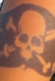 Modello di tatuaggio nero bandiera pirata