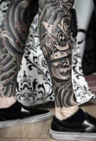 Cvet iz azijskega stila Shank z vzorcem tatoo samurajske maske