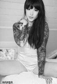 Padrão de tatuagem mulher cinza preto