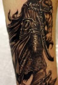 黒灰色の戦士のタトゥーパターン