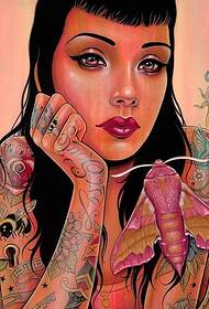 Les filles surréalistes populaires apprécient l'art du tatouage de Kaya