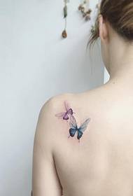 Varias pequenas tatuaxes de tatuaxes frescas para nenas