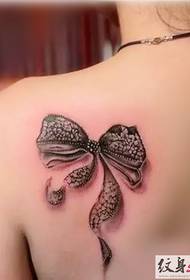 Tatuaggio con fiocco in pizzo preferito dalla bambina