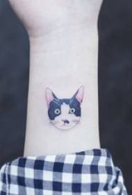 Sada malých, čerstvých a malých tetovacích vzorů na zvířatech
