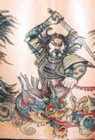Reiten eines Drachenkriegers mit einem Samuraifarbtätowierungsmuster