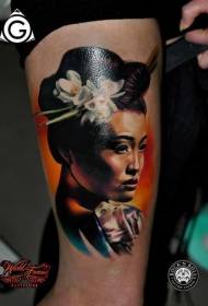 पाय वास्तववादी जपानी रंगीबेरंगी गीशा महिला टॅटू नमुना