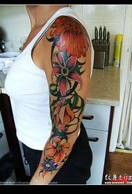 Modellu di tatuatu di bracciu di fiori fiore