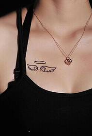 Tatuaggio totem ali moda petto
