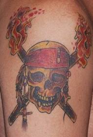 Imagen de tatuaje de calavera y antorcha pirata de color de hombro