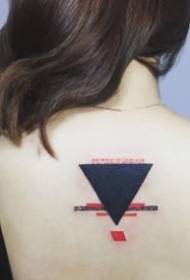 9 piccole immagini creative fresche del tatuaggio per le ragazze