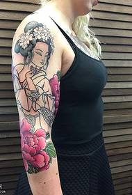 Рамо класична традиционална шема на тетоважа на рамо