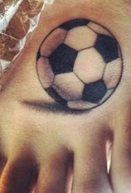 Collo del piede della ragazza sulla linea nera schizzo punto puntura immagine creativa tatuaggio tatuaggio calcio