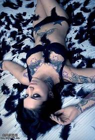 Modely vita amin'ny tatoazy eropeana sy amerikana