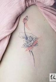 Невелика свіжа серія красивих квіткових татуювань