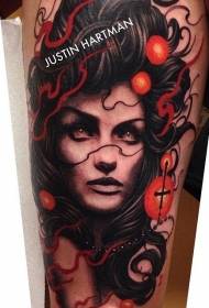 Tatuaggio della donna del tatuaggio del ritratto variopinto di stile dell'annata