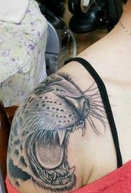 Modello di tatuaggio ragazza personalità cool