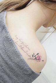 Fresca è bella ragazza spalla lettera modellu di tatuaggi di rosa