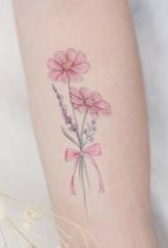 18 tatuaggi freschi minimalisti per ragazze