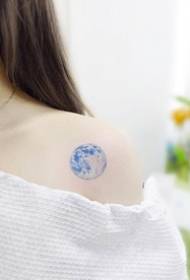 Едноставен сет на мали дизајни за тетоважа со мали свежи бои за девојчиња